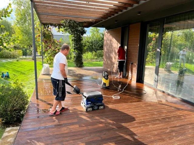 curatare_deck_servicii_icons_profesionalparchet.ro